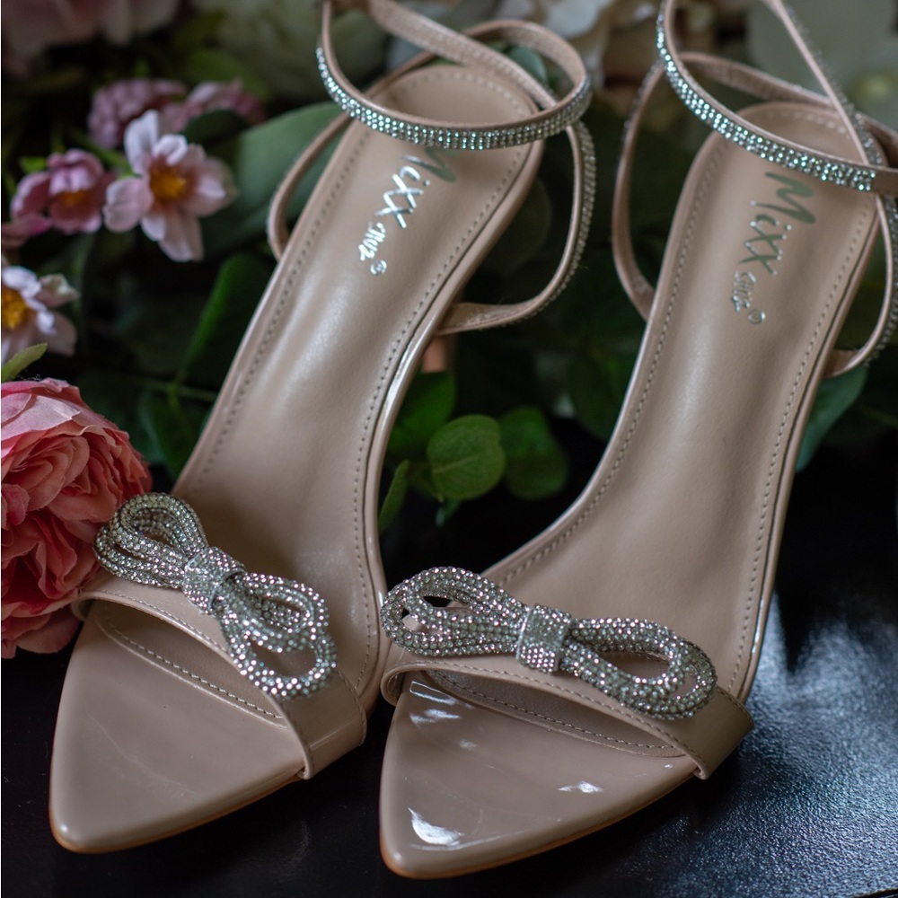 Bow heels